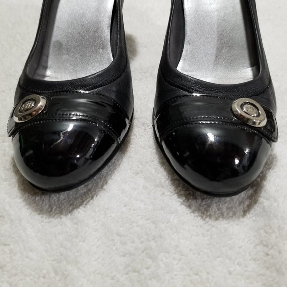 Stuart Weitzman leather with metal logo pump shoes - Picture 4 of 8